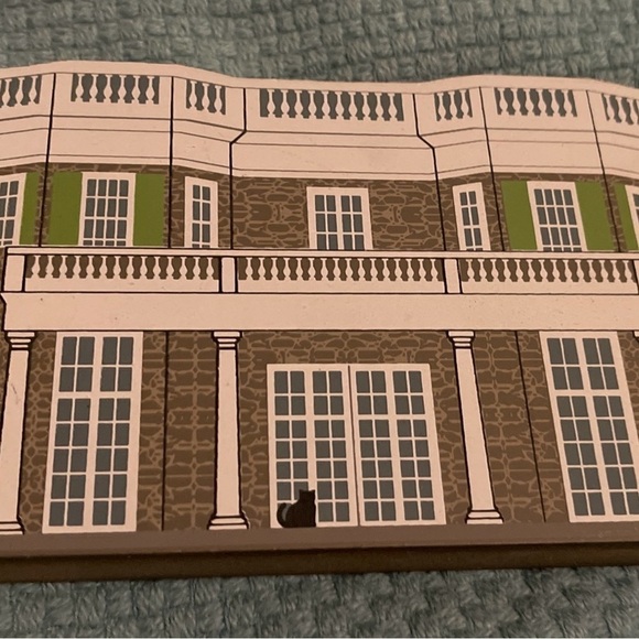 Vintage 1995 CAT'S MEOW ELEANOR ROOSEVELT'S HOME WOOD CUT SHELF SITTER - Picture 2 of 6